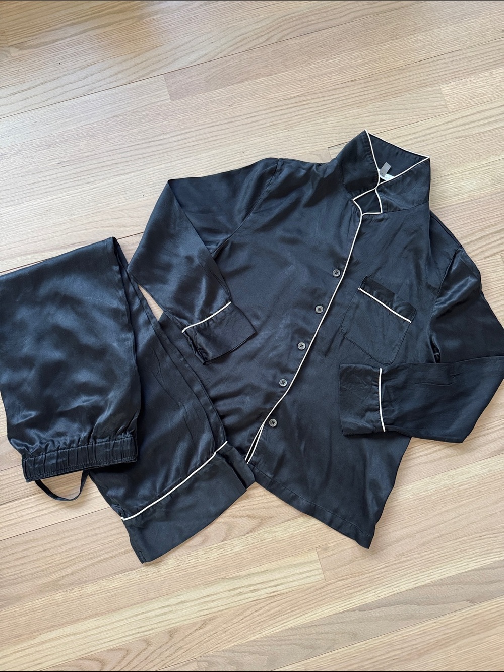 100% Silk Black Pajama Set with White Piping - Neiman Marcus - Size S
